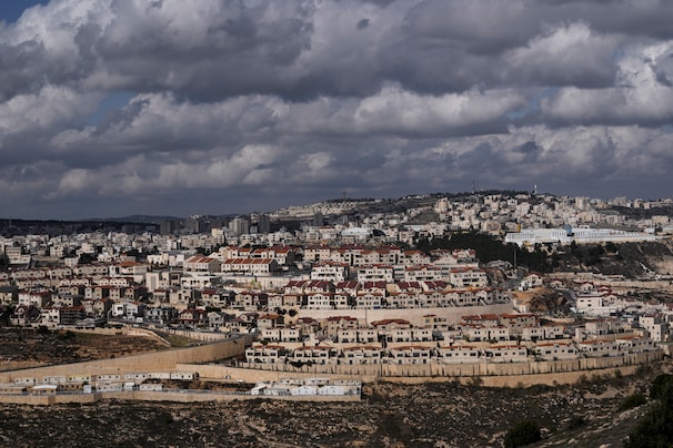 Watchdog: Israel promotes bids for 1,000 settlement homes